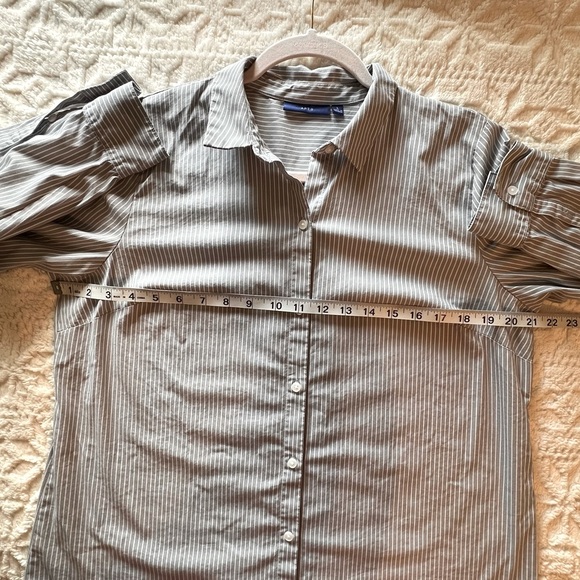 Apt. 9 gray/whites stripped women’s long sleeve button down blouse. Size Large - Picture 5 of 6